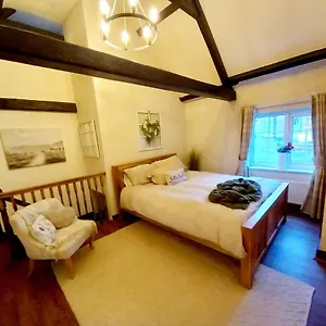  Holiday home Yewtree